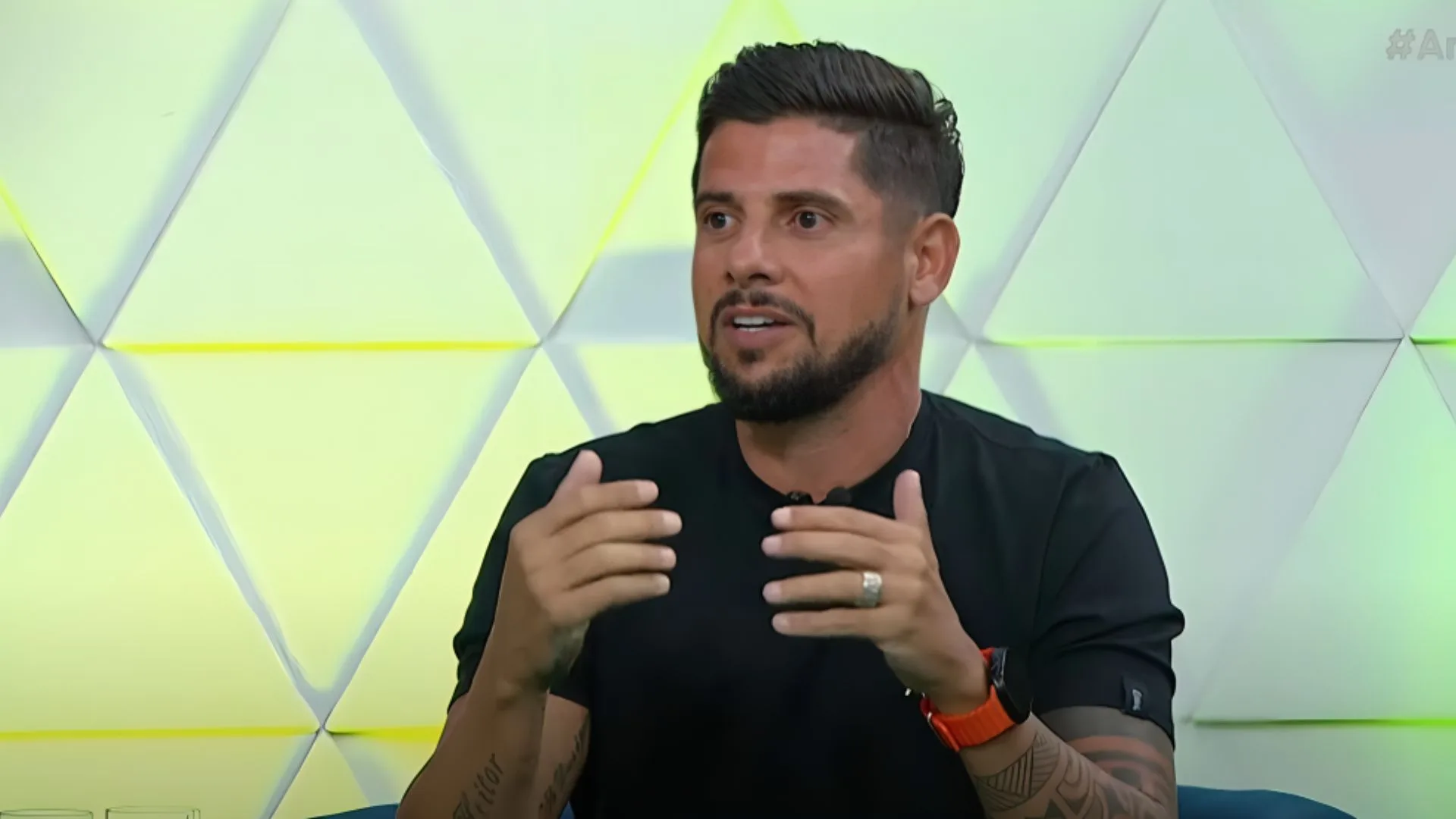 Cicinho alerta reforço de peso que pode dar vexame no Brasil