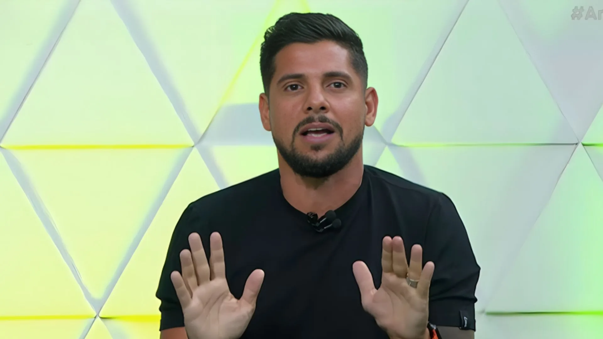 Cicinho provoca após vitória do SPFC sobre o Corinthians: “Fica pior”