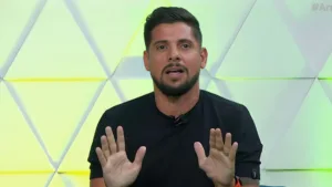 Cicinho sinaliza time sem confiança no Brasil hoje: “Liga o alerta”