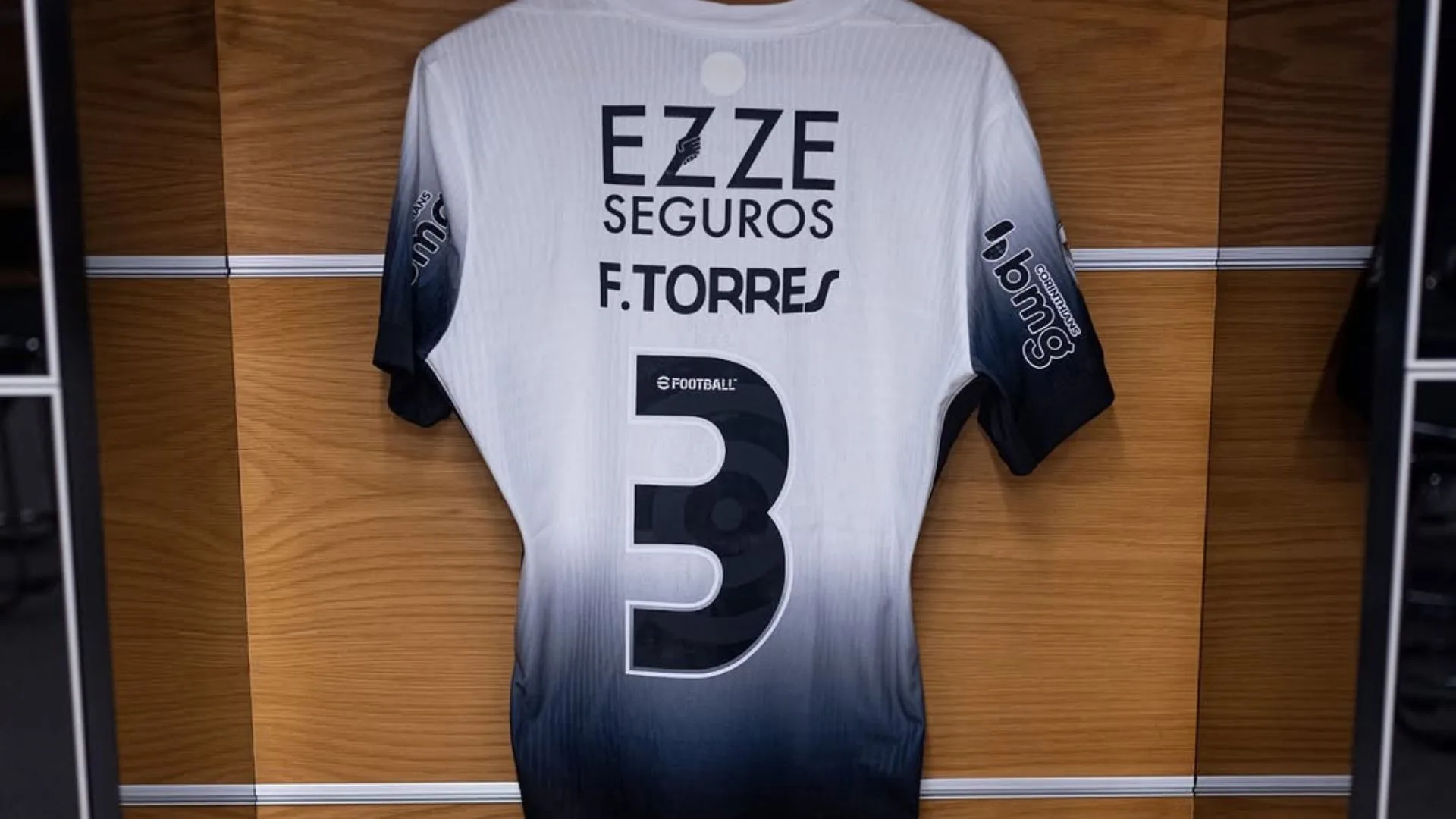 Corinthians brinca com nome de zagueiro em homenagem a Fernanda Torres