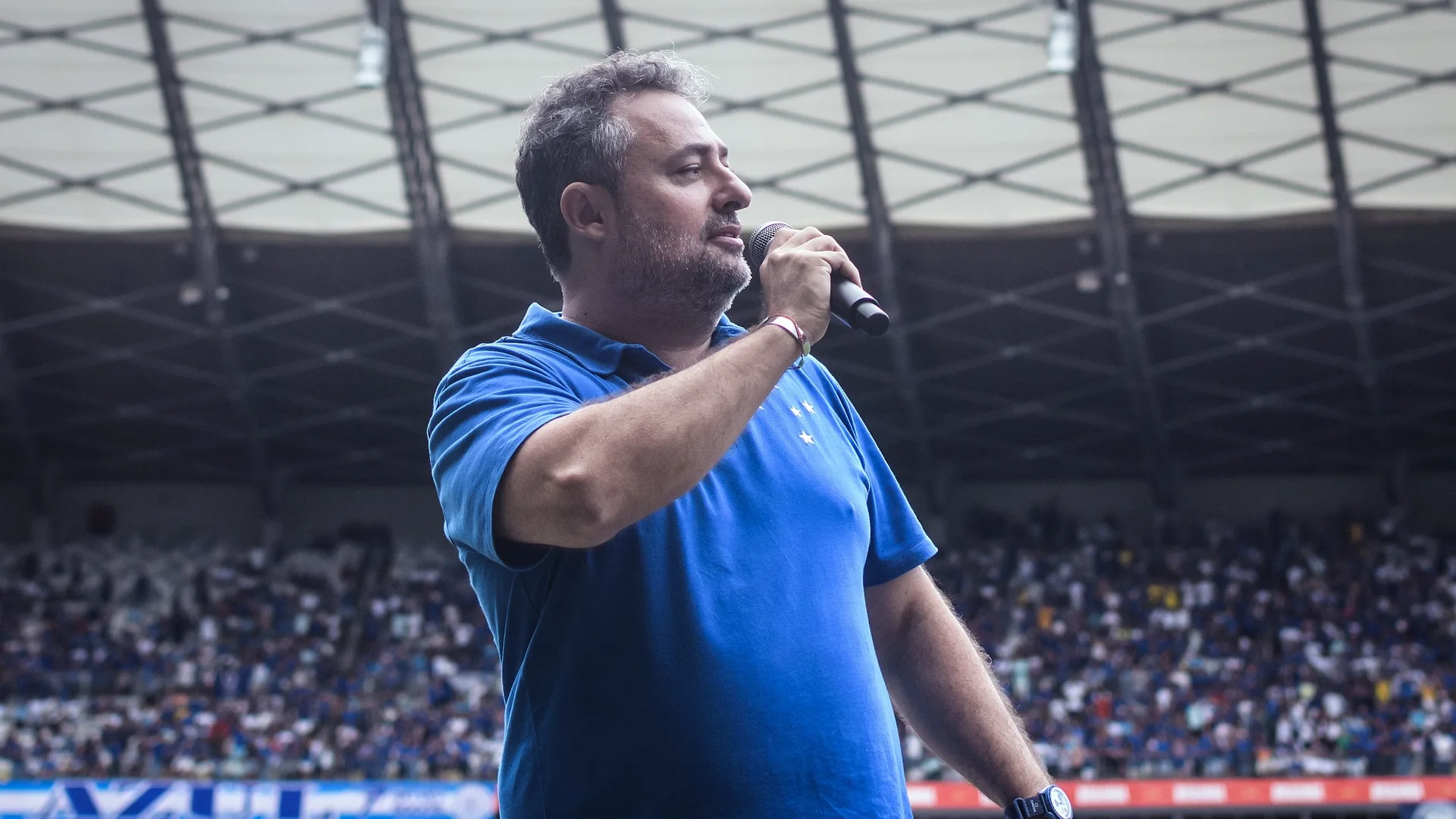 Sheik critica contratação “inexplicável” do Cruzeiro: “Futebol caiu absurdo”