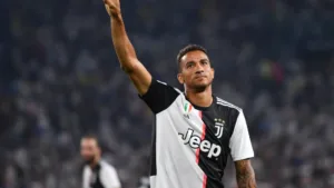 Santos entra na briga com Flamengo por contratação de Danilo; saiba mais