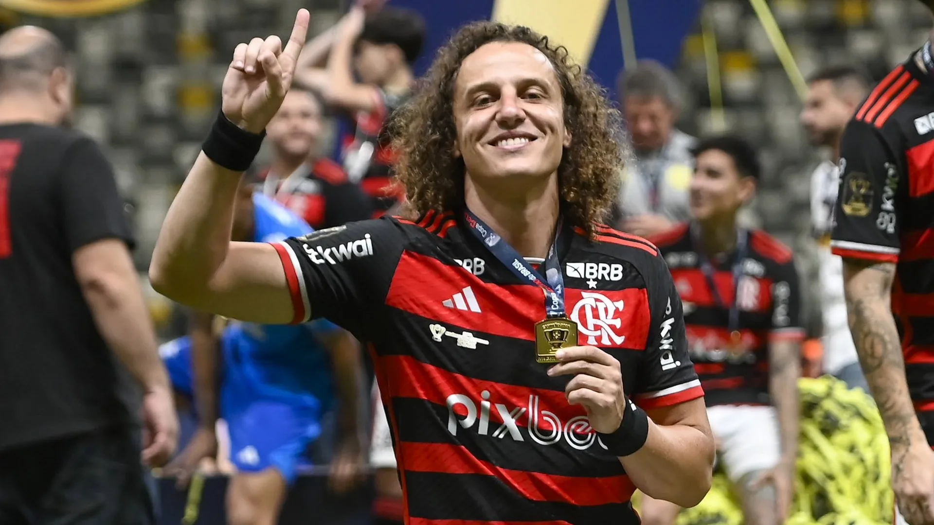 David Luiz, ex-Flamengo, negocia com clube do Brasileirão Série A
