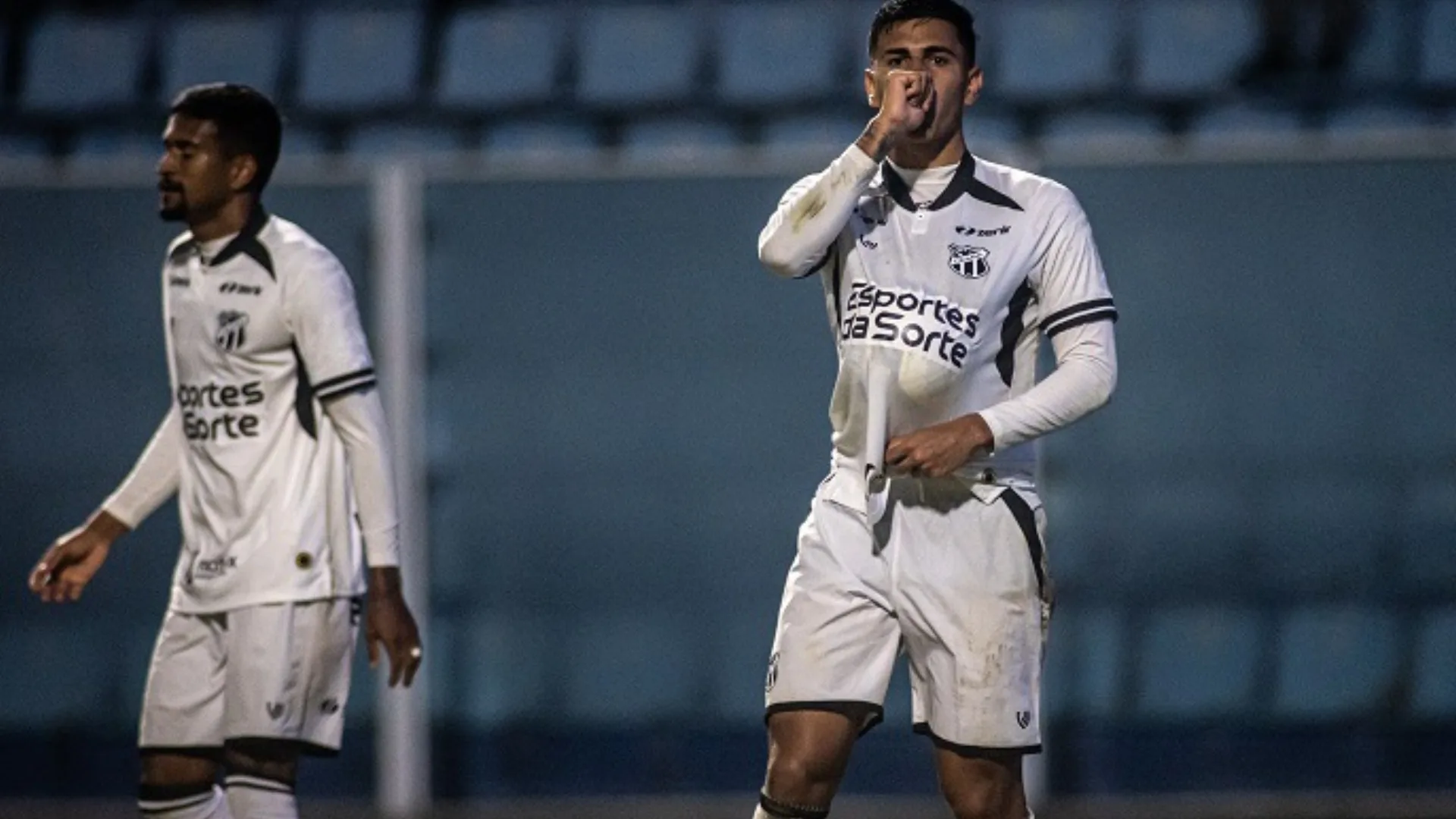 Botafogo encaminha contratação de zagueiro do Ceará; veja valores