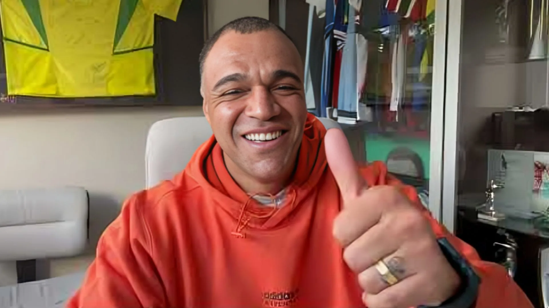 Denílson “recusa” mudança e antecipa trio de peso na Globo: “Vamos trazer”