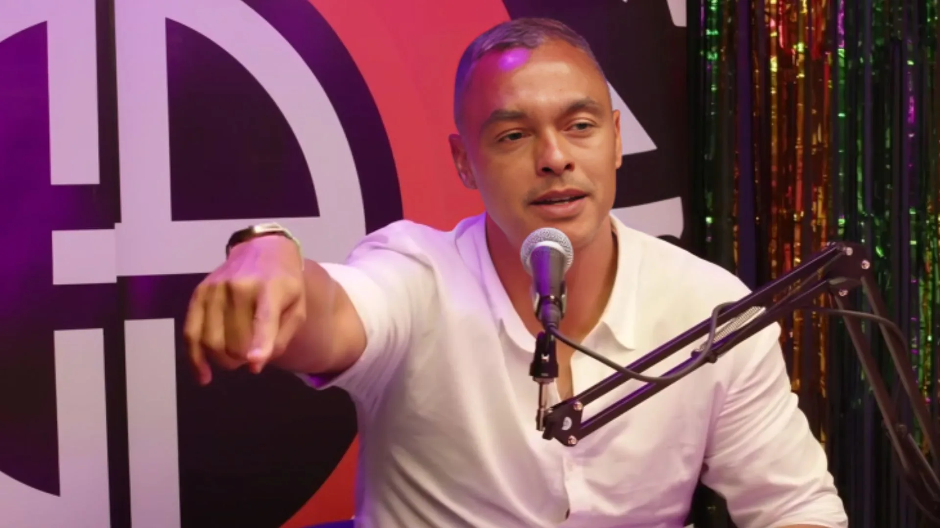 Dodô sinaliza atacante que exagera em reclamações: “Briga muito”