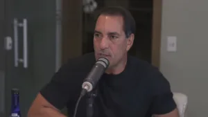 Edmundo vê time com “obrigação” de vencer na abertura do Brasileirão: “Corda bamba”