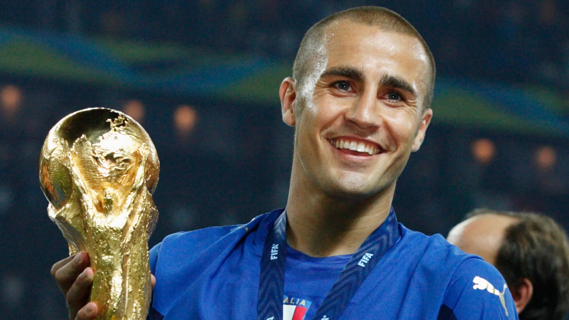 Cannavaro ‘ignora’ Romário e escolhe atacante mais difícil que enfrentou: “Melhor da minha geração”