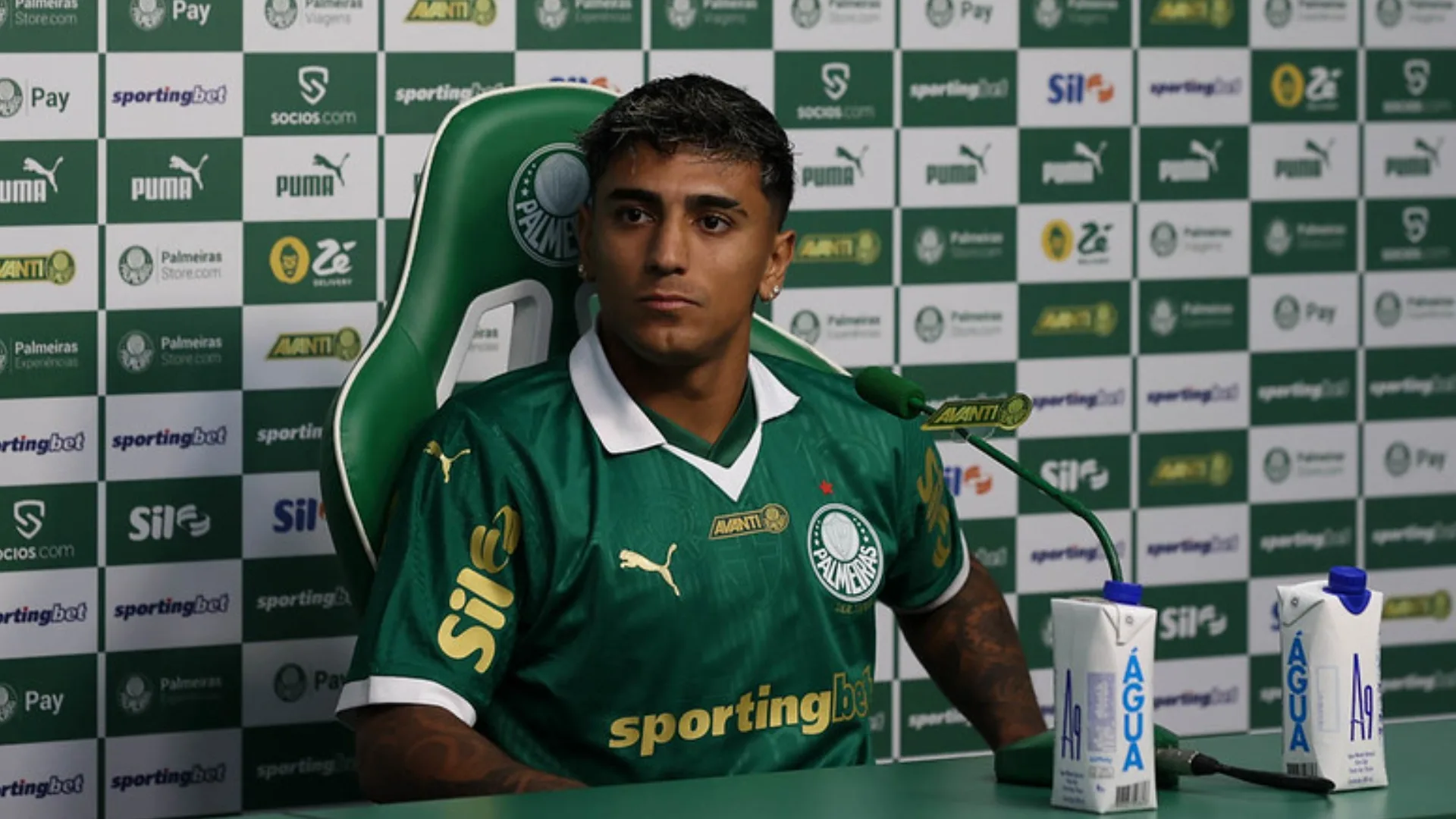 Facundo Torres chega ao Palmeiras sem preocupações sobre disputa de posição com Estêvão