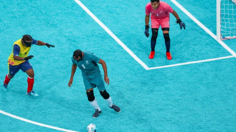 Futebol de cegos traz de volta dois tempos de vinte minutos nas partidas