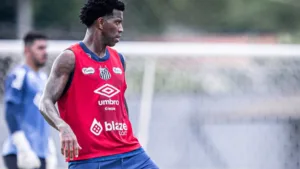 Futuro de Gil pode ter reviravolta no Santos com Pedro Caixinha; entenda
