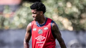 Caixinha, do Santos, volta atrás e deve utilizar o zagueiro Gil no Paulistão