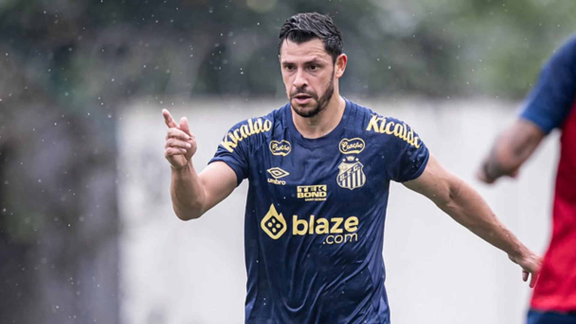 Giuliano explica motivos da saída do Santos e avalia propostas para 2025