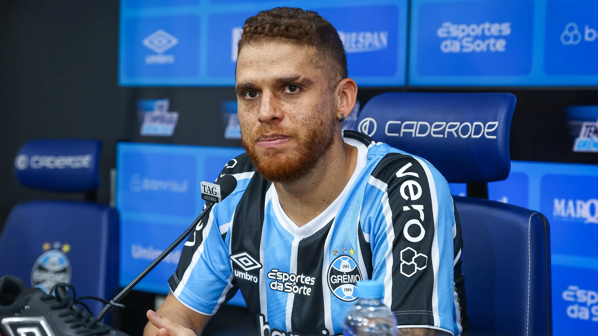 Cuéllar será desfalque do Grêmio contra Cruzeiro e Alianza Lima e torcedores perdem a paciência: “Melhor aposentar logo”