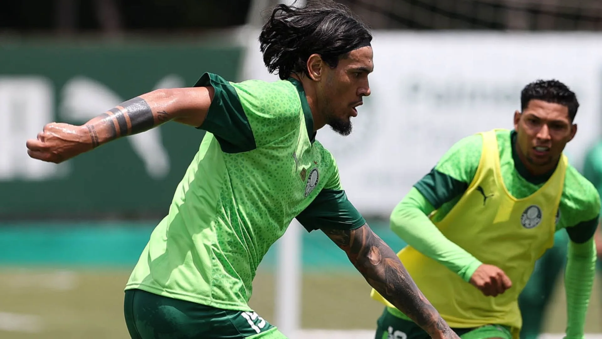Gustavo Gómez celebra renovação com Palmeiras: “Meu lugar no mundo”