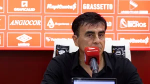 Santos “deixa escapar” técnico prometido por presidente; veja os detalhes