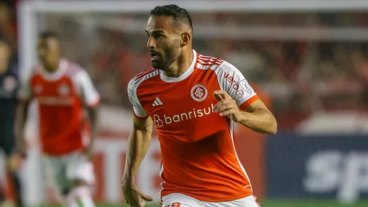 Ribeiro Neto cita o Flamengo e repercute possível saída de Thiago Maia do Internacional: “Está desesperado para se livrar” Ribeiro Neto cita o Flamengo e repercute possível saída de Thiago Maia do Internacional: “Está desesperado para se livrar”