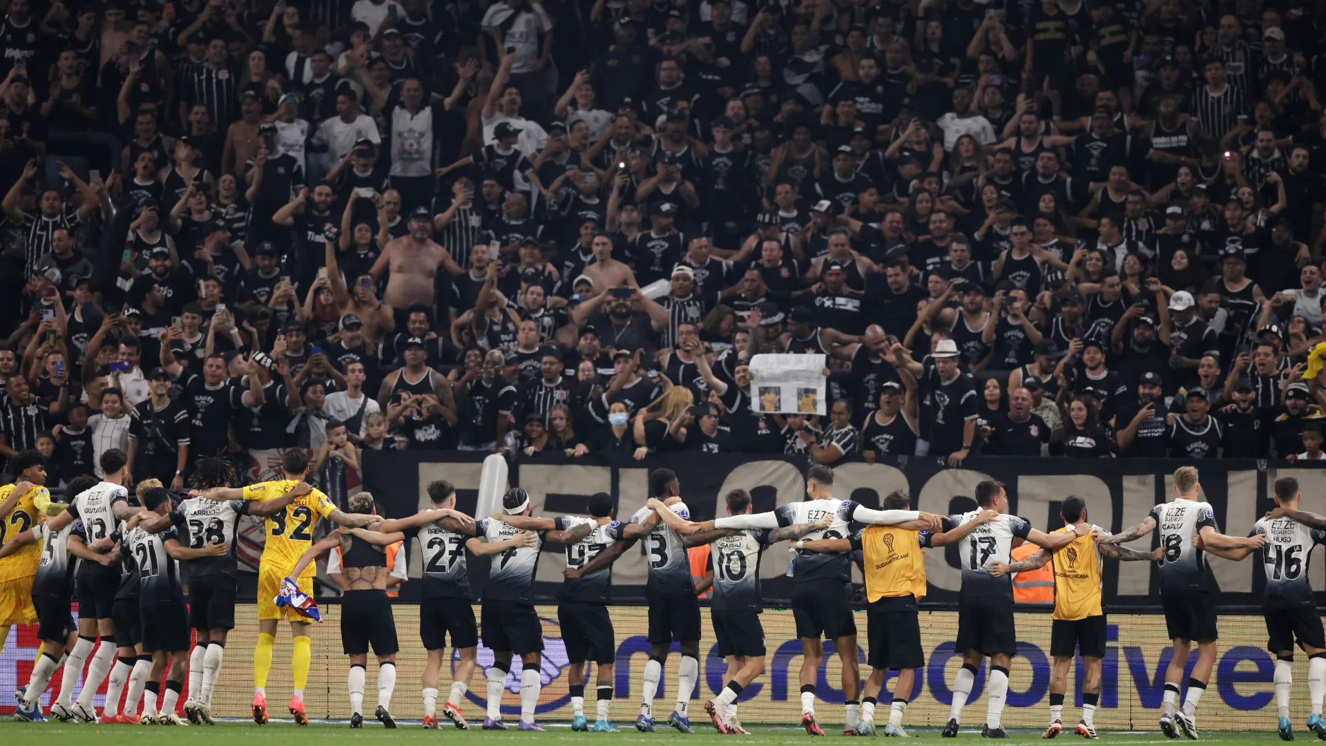 Hugo Souza, do Corinthians, diz que conversa com torcida organizada fez ele virar fã do “poropopó”