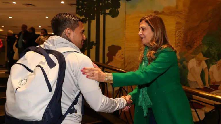 Casagrande vê “absurdo” em polêmica de Leila Pereira e Dudu: “Se comportou mal”