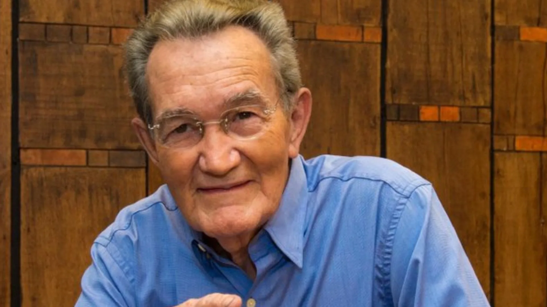 Morre aos 92 anos o apresentador Léo Batista, dono de uma voz única na televisão brasileira