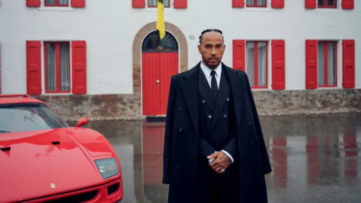 Lewis Hamilton faz primeira visita à sede da Ferrari F1 e manda recado Lewis Hamilton faz primeira visita à sede da Ferrari F1 e manda recado