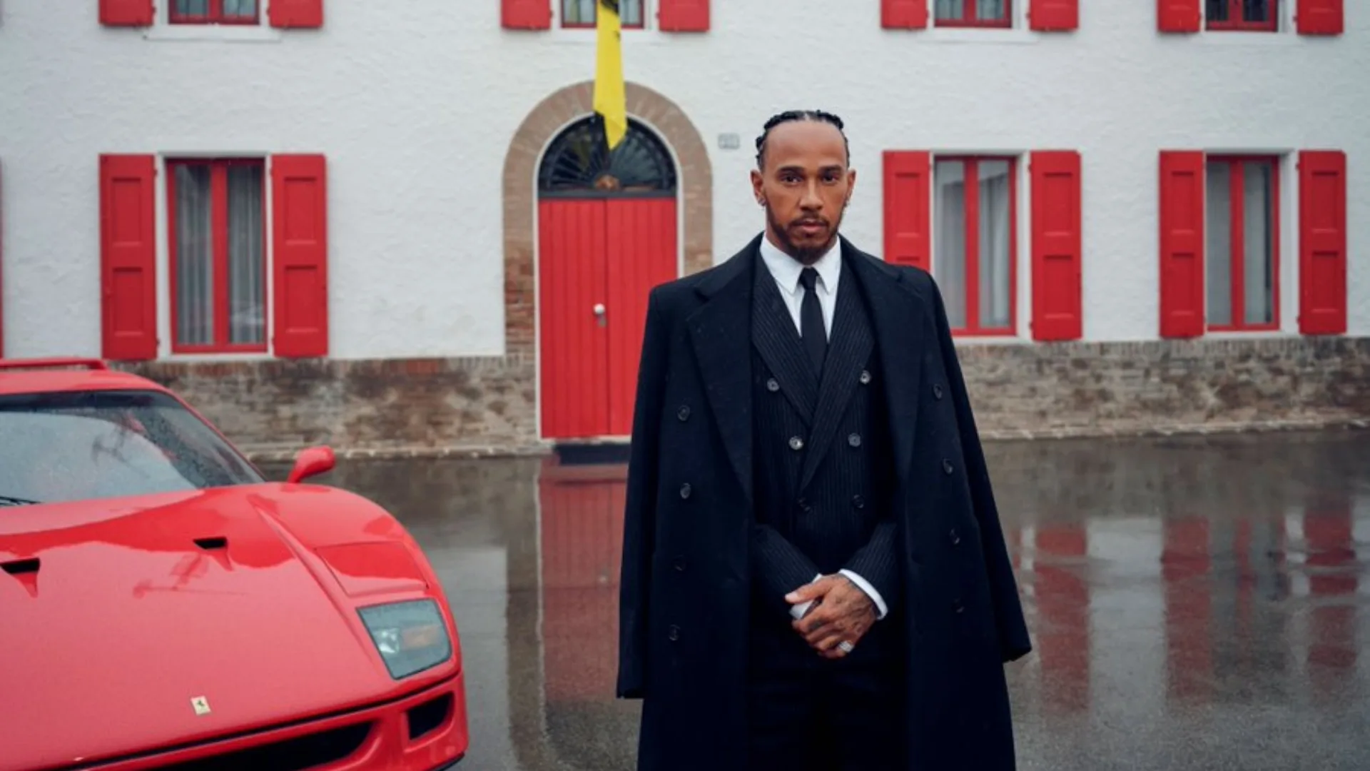 Lewis Hamilton faz primeira visita à sede da Ferrari F1 e manda recado