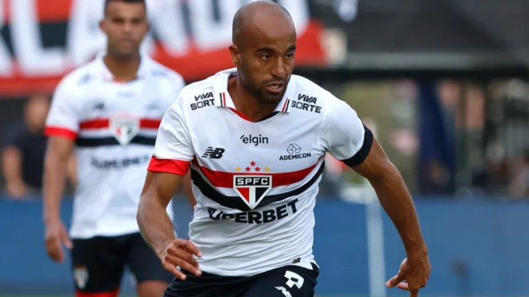 Lucas Moura, do São Paulo, aponta rival complicado no Brasil para 2025