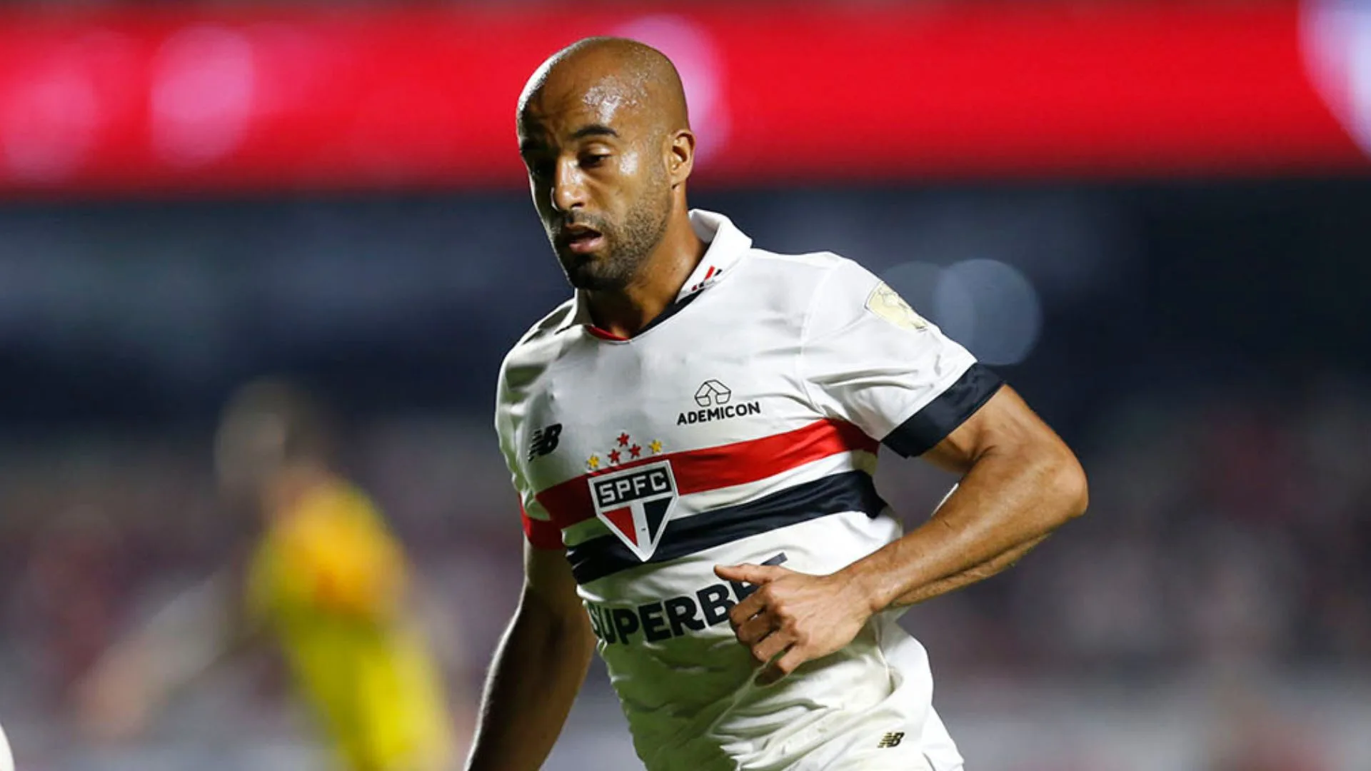 Lucas Moura descarta Neymar e crava melhor jogador com que já jogou