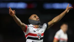 Lucas Moura, do SPFC, aponta meia que impressiona: “Extraclasse”