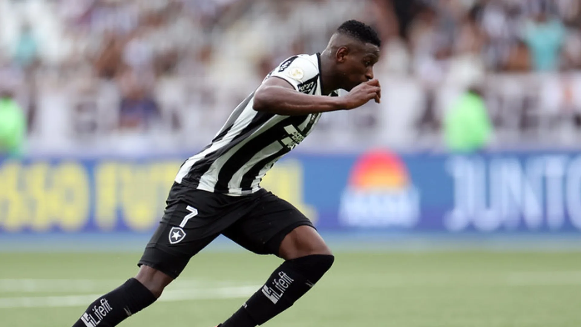 Botafogo programa ida de Luiz Henrique para time da Premier League