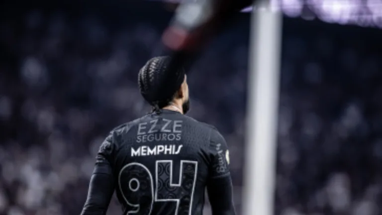 Perrone detona atuação de Memphis Depay em clássico entre SPFC e Corinthians: “Constrangedor”