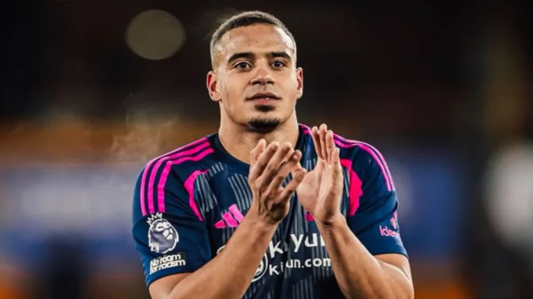 Ex-Corinthians, Murillo encaminha renovação de contrato com Nottingham Forest