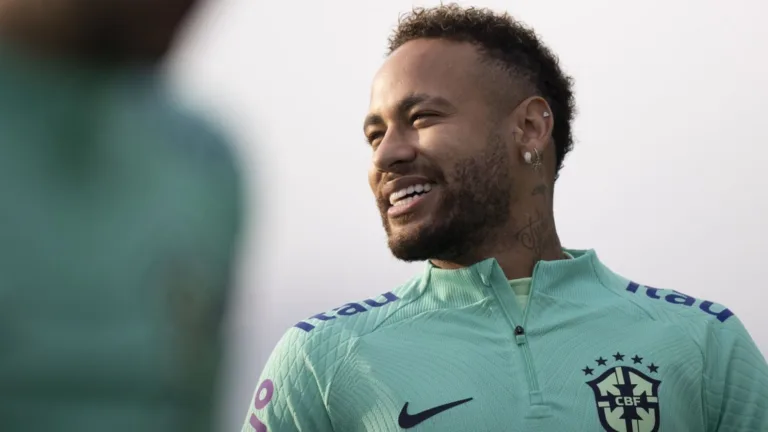 Neymar aponta meia que o impressionou no futebol: “Joga demais”