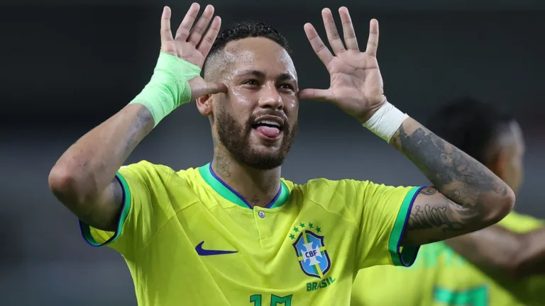 Michel Bastos coloca Neymar no lugar de outro jogador da seleção brasileira de 2002