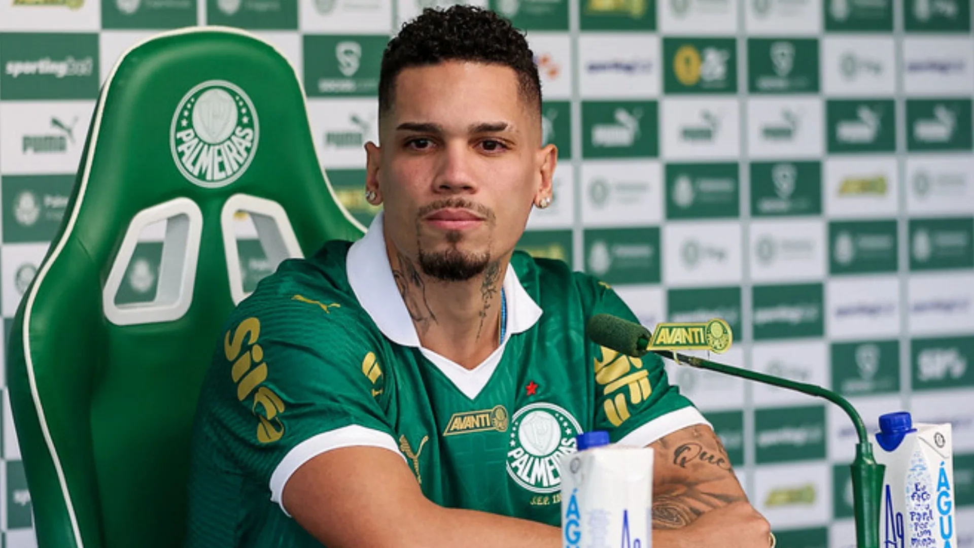 Palmeiras traça plano para contratar centroavante e vê Paulinho como alternativa no elenco