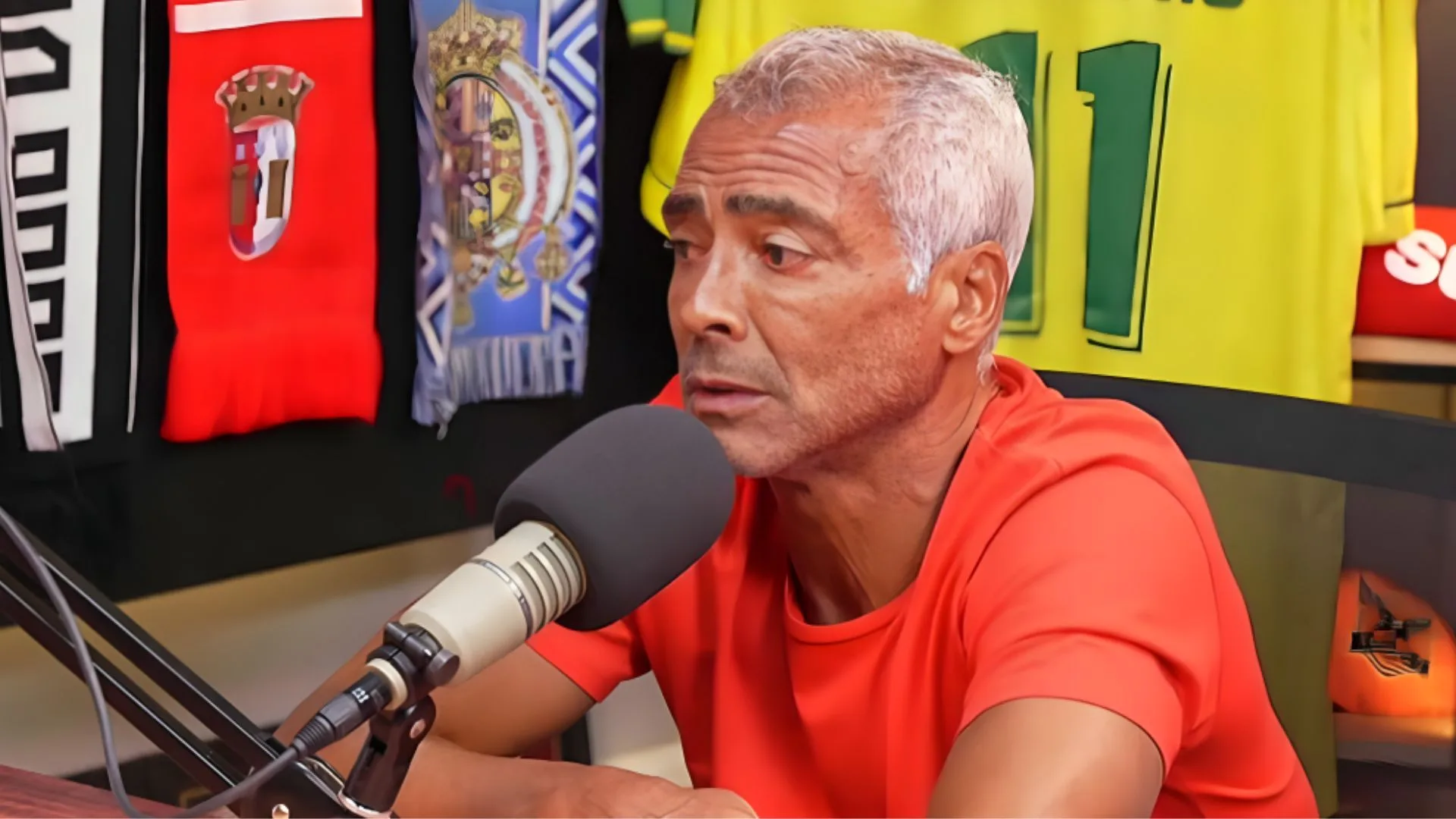 Romário ‘descarta’ Pelé e elege melhor que já viu jogar: “O maior de todos”