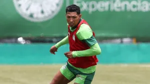 Palmeiras dá aval e Fluminense tenta novo acordo salarial com Rony
