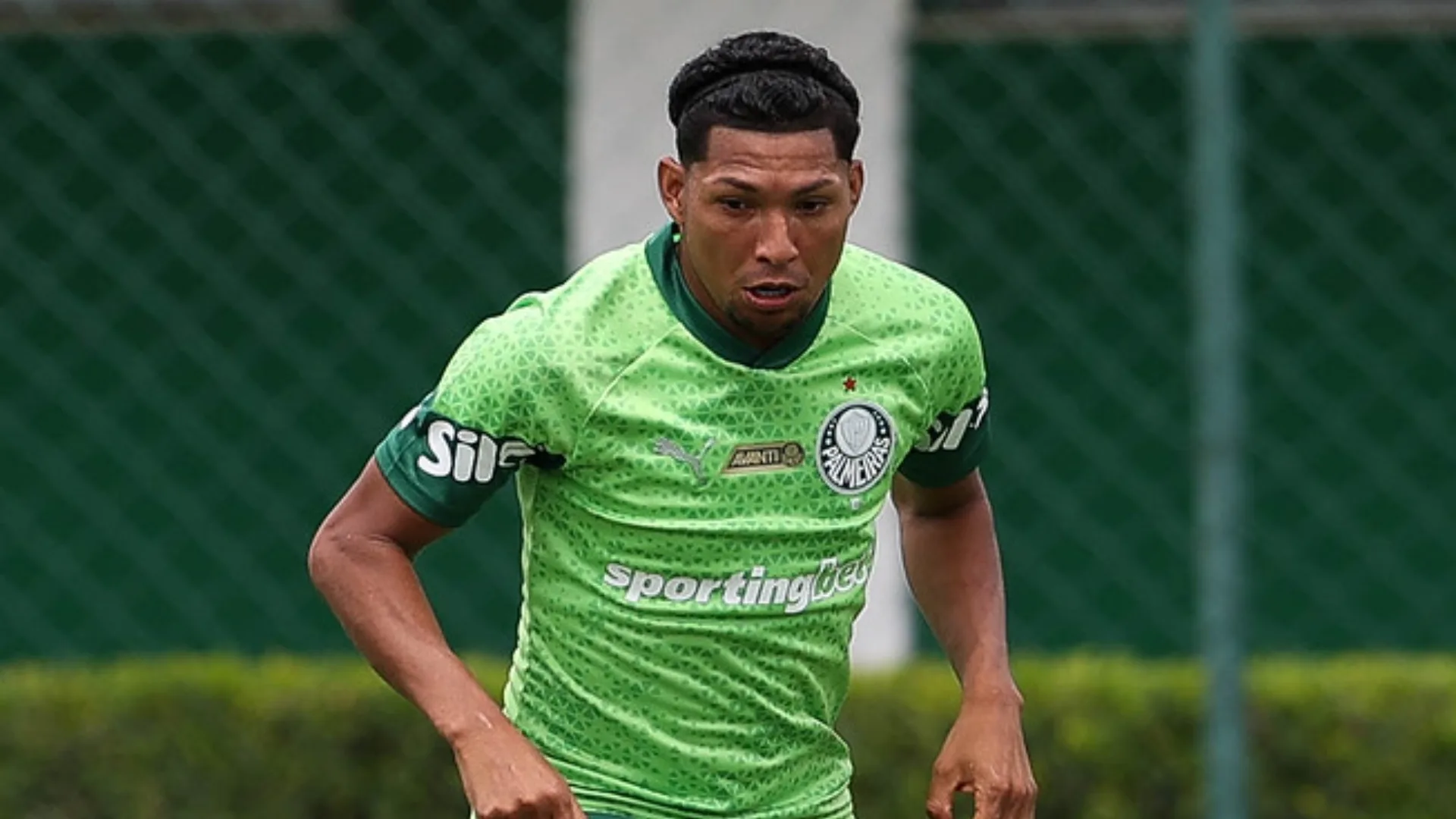 Rony não é relacionado para partida do Palmeiras e Santos volta a negociar com o atacante do Verdão