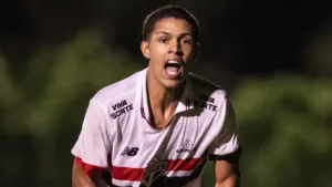 Ryan Francisco, do SPFC, descarta Pelé e surpreende ao eleger o melhor da história