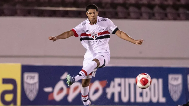 Ryan Francisco pode ganhar espaço no elenco titular do SPFC, segundo Ivan Drago