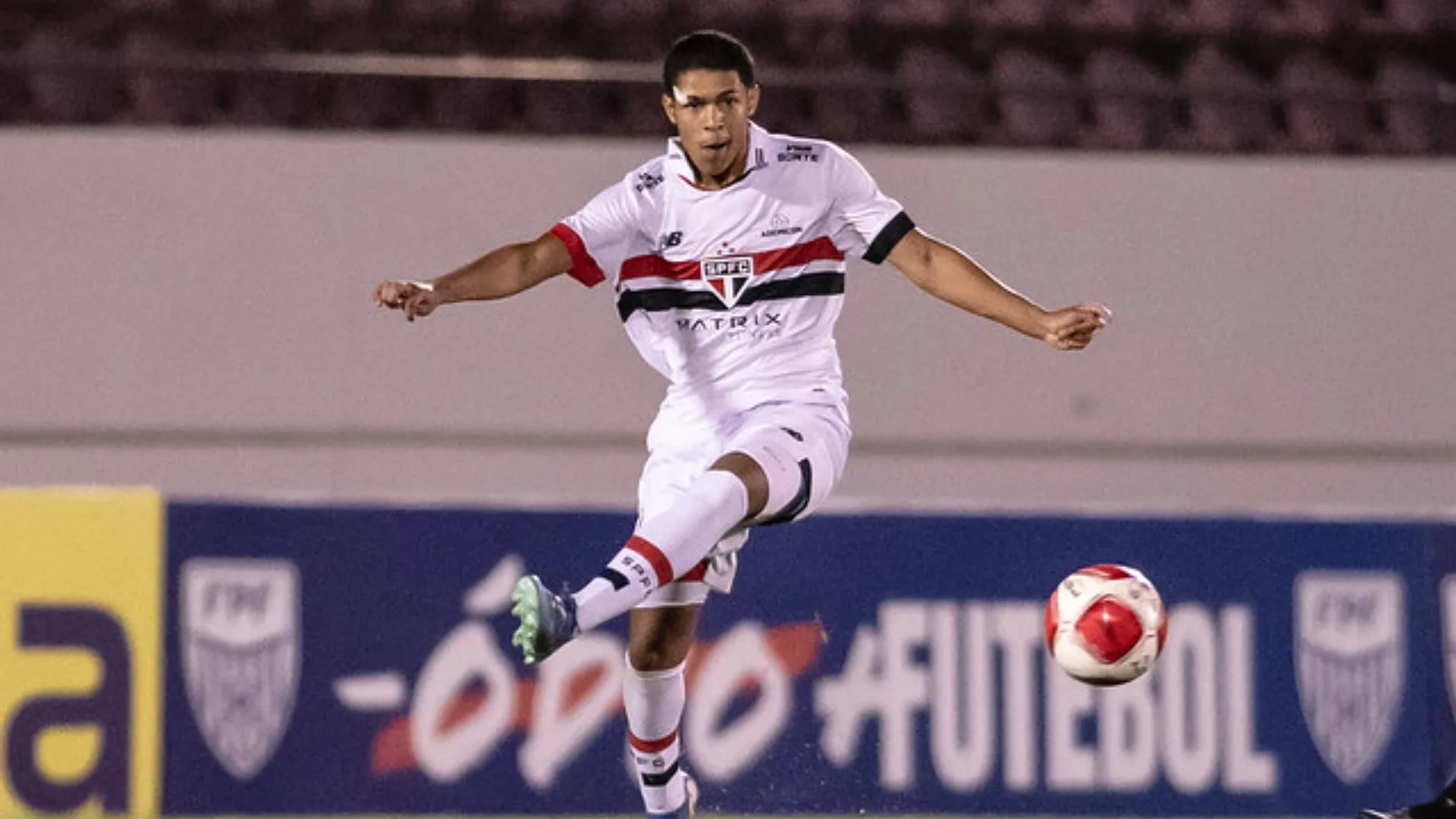 Ryan Francisco pode ganhar espaço no elenco titular do SPFC, segundo Ivan Drago