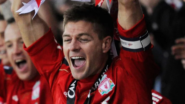 Steven Gerrard, ex-Liverpool e hoje treinador, define o maior jogador da história