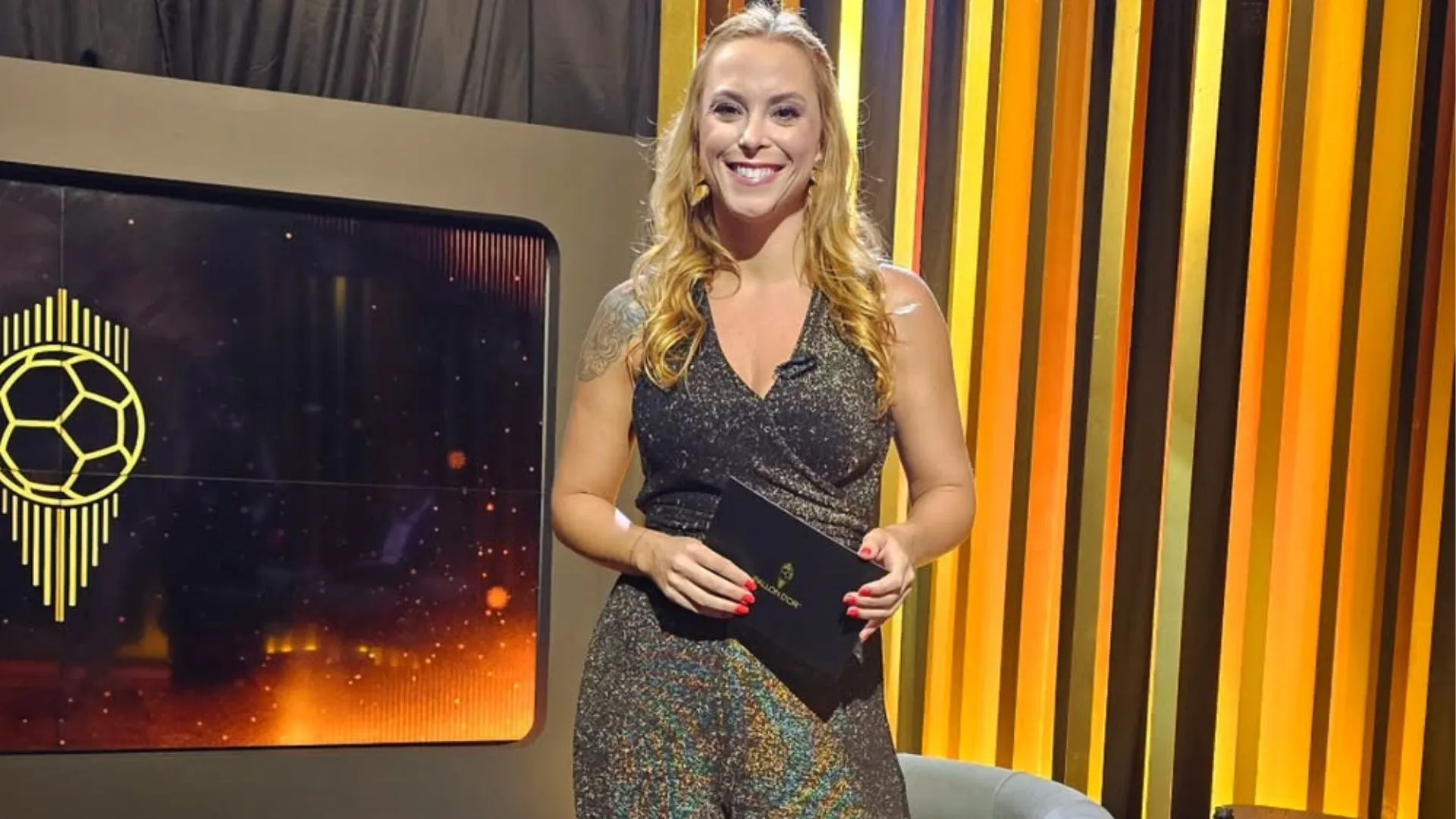 Taynah Espinoza “toma banho” antes de jogo do Santos no Paulistão e solta palavrão ao vivo