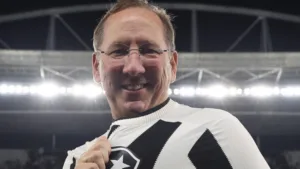 John Textor explica demora em contratação de novo técnico do Botafogo: “Estou sendo cuidadoso”
