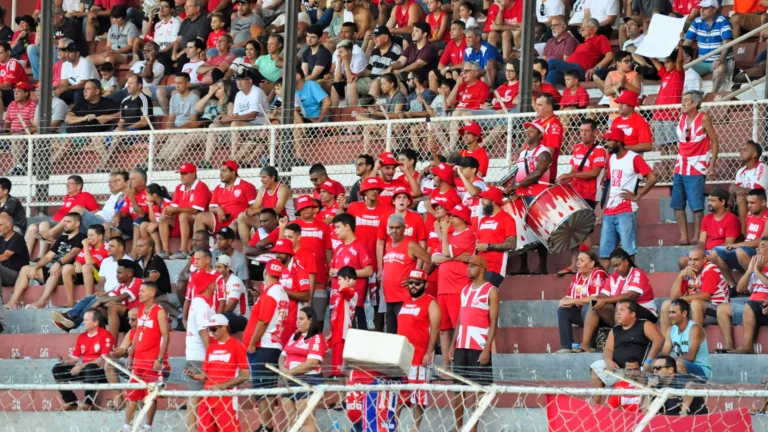 Torcedores do Noroeste provocam Palmeiras em partida do Paulistão