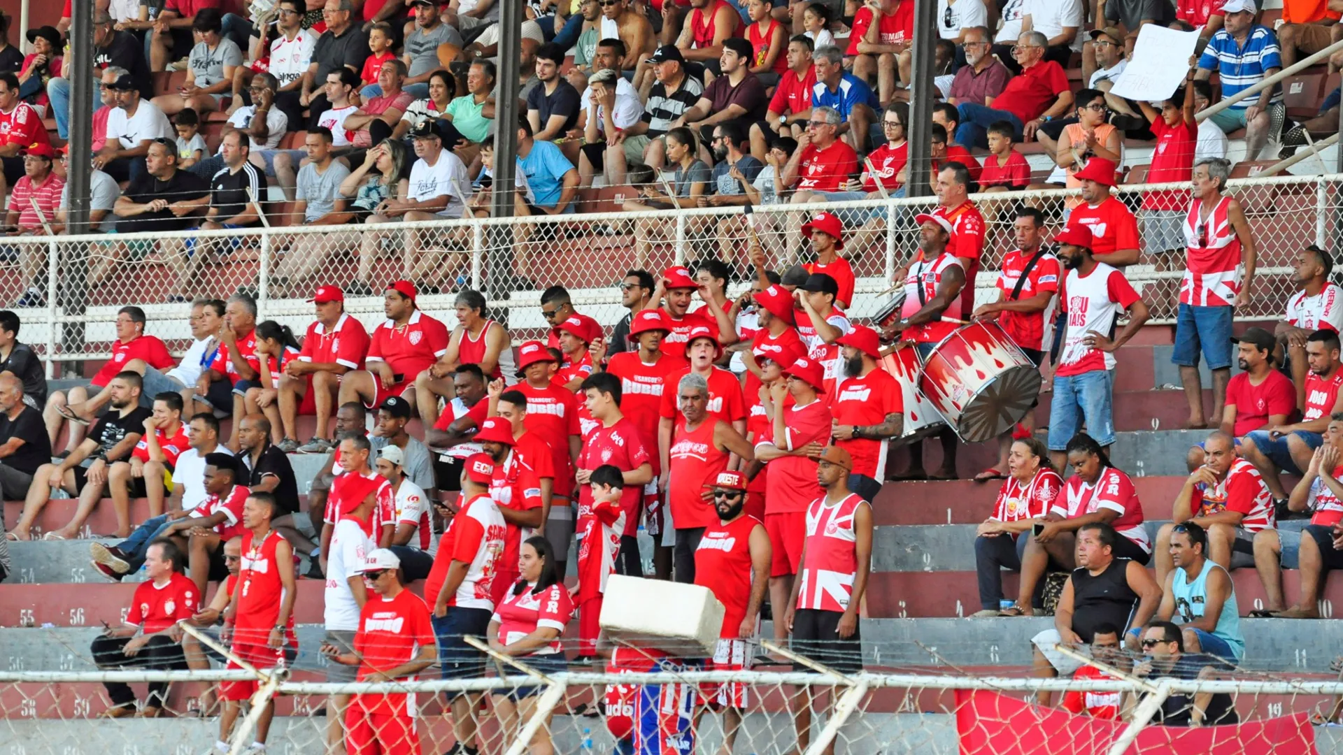 Torcedores do Noroeste provocam Palmeiras em partida do Paulistão