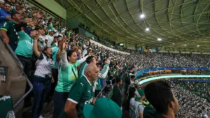 Cicinho aponta ingratidão dos torcedores do Palmeiras com jogador multicampeão