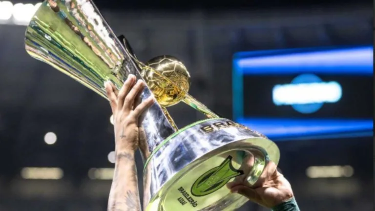 Galvão Bueno se surpreende com luta contra o Z-4 e decreta disputa no Brasileirão: “Flamengo, Cruzeiro e Palmeiras”