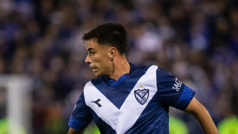 Cruzeiro mostra interesse para fechar com zagueiro do Vélez