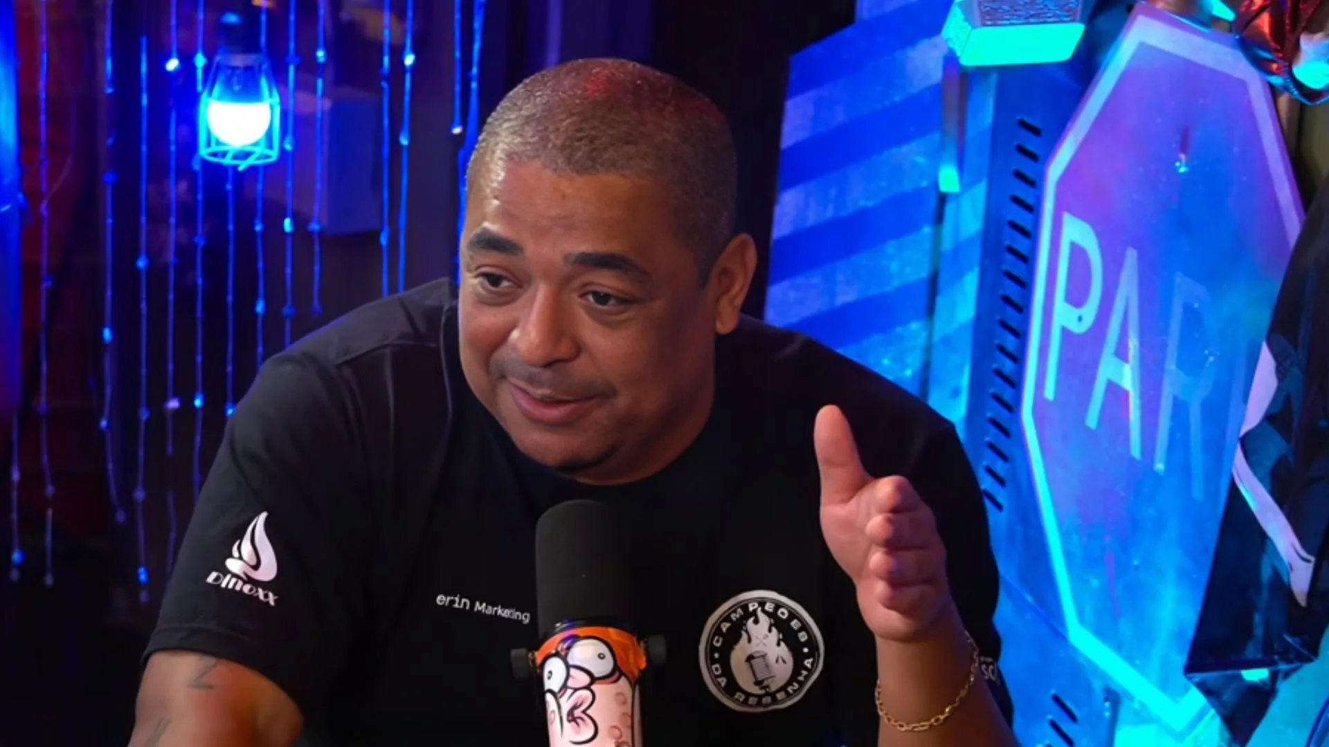 Vampeta sinaliza clube endividado que chama atenção no Brasil: “Muito estranho”